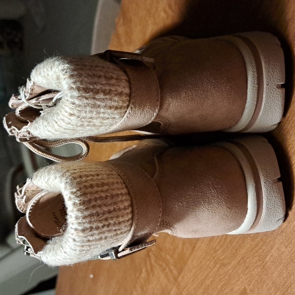 FLASH SALE Cliffs boots6.5 but fit more like 6 Khols - Picture 5 of 8